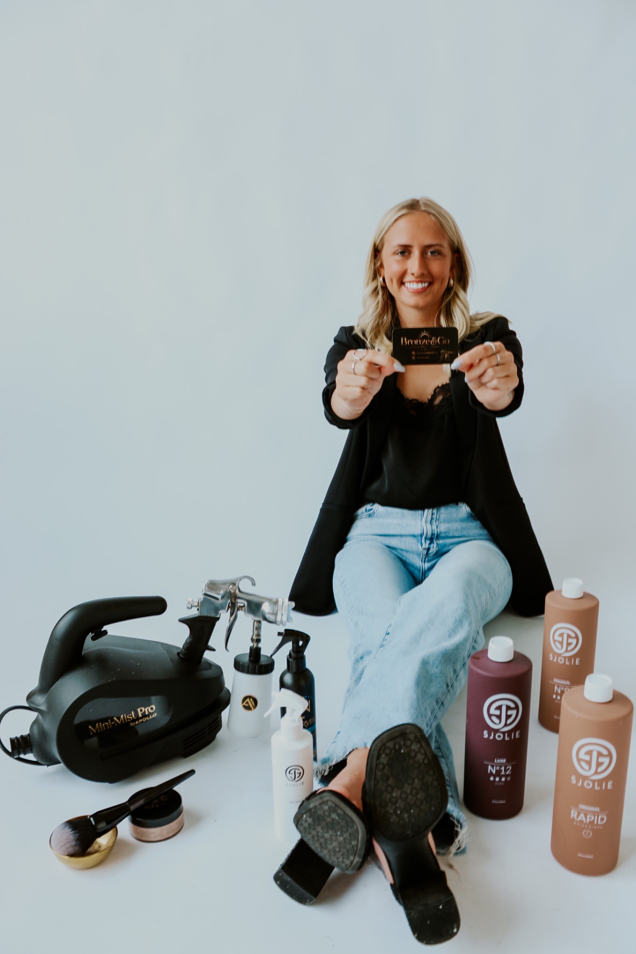 Hannah with the Bronze & Go mobile tanning kit